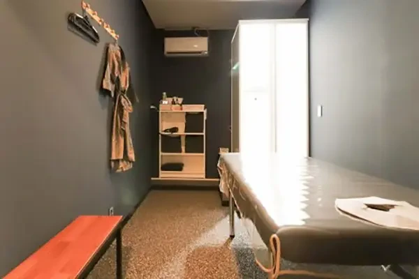 영통구청 오늘여기테라피 매장실사03.webp