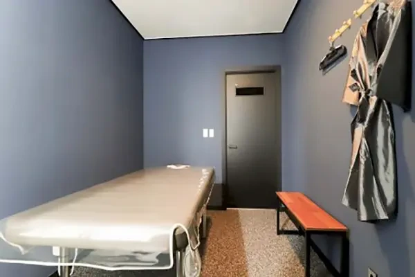 영통구청 오늘여기테라피 매장실사04.webp