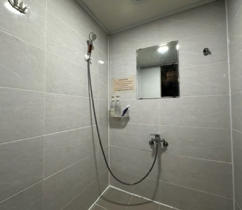 동탄-반송동-복숭아테라피-샤워실-내부-모습.jpg